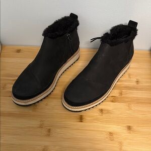 TOMS Size 9 1/2 9.5 Marlo Faux Fur Lined Bootie Black Fur-Lined Ankle Boots